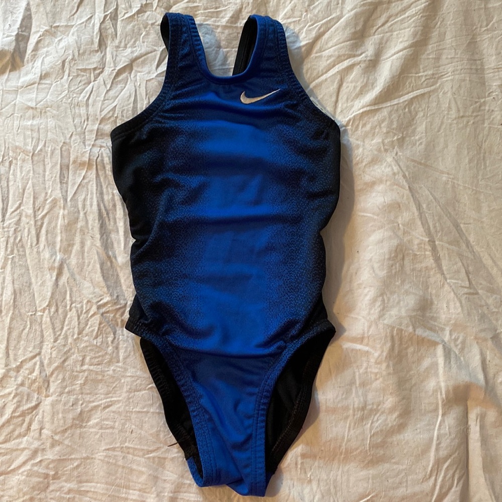 EUC worn once Girls Nike swimsuit Size 5